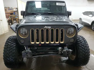 2018 Jeep Wrangler Unlimited Sahara z VIN 1C4HJWEG6JL900538, wystawiony jako Copart lot #54495635 z przebiegiem 134 532 mil mil oraz Czysty tytuł • Clean title. Historia ofert i sprzedaży dostępna na DreamBid. Obrazek 5.