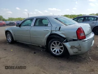2005 Chrysler 300 C z VIN 2C3JA63H25H174455, wystawiony jako Copart lot #57106275 z przebiegiem 115 226 mil mil oraz Szkoda całkowita • Salvage title. Historia ofert i sprzedaży dostępna na DreamBid. Obrazek 2.
