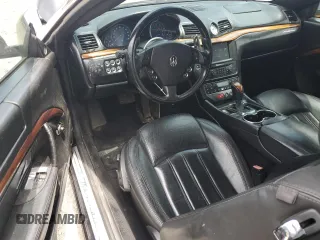 2009 Maserati GranTurismo с VIN ZAMGJ45A990047377, выставлен на аукционе Copart как лот 60991755 с пробегом 95 562 миль миль и Чистый • Clean title. История ставок и продаж доступна на DreamBid. Изображение 8.