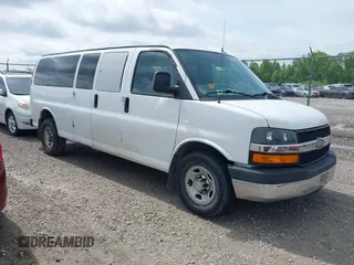 2015 Chevrolet Express Passenger LT z VIN 1GAZG1FG8F1119472, wystawiony jako IAAI lot #42115275 z przebiegiem 248 382 mil mil oraz . Historia ofert i sprzedaży dostępna na DreamBid. Obrazek 1.