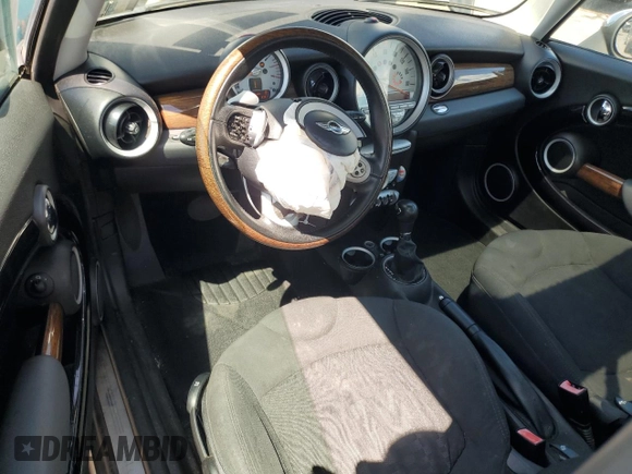 2010 MINI Hardtop z VIN WMWMF3C59ATZ21719, wystawiony jako Copart lot #56020765 z przebiegiem 96 249 mil mil oraz Szkoda całkowita • Salvage title. Historia ofert i sprzedaży dostępna na DreamBid. Obrazek 8.