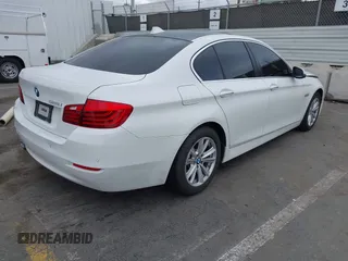 2015 BMW 5 Series 528i z VIN WBA5A5C56FD519995, wystawiony jako IAAI lot #41788365 z przebiegiem 114 306 mil mil oraz . Historia ofert i sprzedaży dostępna na DreamBid. Obrazek 4.