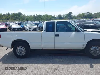 2000 GMC Sonoma SLS with VIN 1GTDT19W4YK230095, listed as a IAAI auction lot 41887818 with 232,455 mi miles and . Bid and sale history available at DreamBid. Image 13.