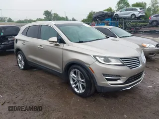 2015 Lincoln MKC z VIN 5LMTJ2AH6FUJ08692, wystawiony jako IAAI lot #42352480 z przebiegiem 192 468 mil mil oraz . Historia ofert i sprzedaży dostępna na DreamBid. Obrazek 1.