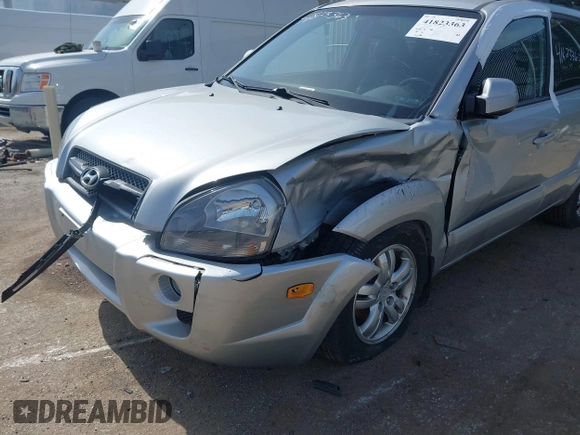 2008 Hyundai Tucson SE with VIN KM8JN72D68U844736, listed as a IAAI auction lot 41823363 with 1 mi miles. Bid and sale history available at carsss.com. Image 6.