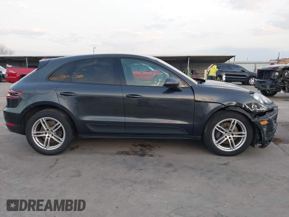 2018 Porsche Macan with VIN WP1AA2A53JLB05430, listed as a IAAI auction lot 41575202 with 65,834 mi miles. Bid and sale history available at carsss.com. Image 13.