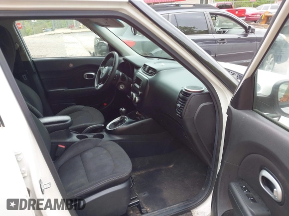2015 Kia Soul z VIN KNDJN2A27F7213044, wystawiony jako IAAI lot #42230444 z przebiegiem 43 408 mil mil oraz . Historia ofert i sprzedaży dostępna na DreamBid. Obrazek 5.