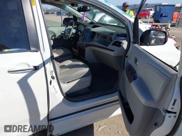 2011 Toyota Sienna XLE AAS with VIN 5TDYK3DCXBS126143, listed as a IAAI auction lot 41663238 with 154,238 mi miles. Bid and sale history available at carsss.com. Image 5.