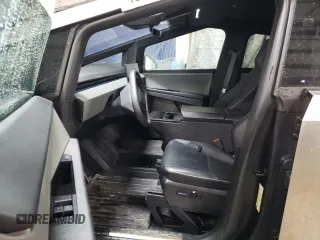 2024 Tesla Cybertruck с VIN 7G2CEHED2RA025693, выставлен на аукционе Copart как лот 45351295 с пробегом 11 786 миль миль и Списание • Salvage title. История ставок и продаж доступна на DreamBid. Изображение 7.