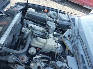 1988 BMW 7 Series z VIN WBAGB4318J3209844, wystawiony jako IAAI lot #42133230 z przebiegiem Nie podano mil oraz . Historia ofert i sprzedaży dostępna na DreamBid. Obrazek 10.
