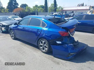 2021 Kia Forte LXS z VIN 3KPF24AD5ME375294, wystawiony jako IAAI lot #42152040 z przebiegiem 56 611 mil mil oraz . Historia ofert i sprzedaży dostępna na DreamBid. Obrazek 3.
