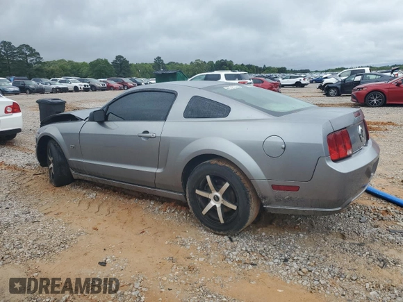 2006 Ford Mustang GT Deluxe z VIN 1ZVFT82H665215104, wystawiony jako Copart lot #51335245 z przebiegiem 202 407 mil mil oraz Szkoda całkowita • Salvage title. Historia ofert i sprzedaży dostępna na DreamBid. Obrazek 2.