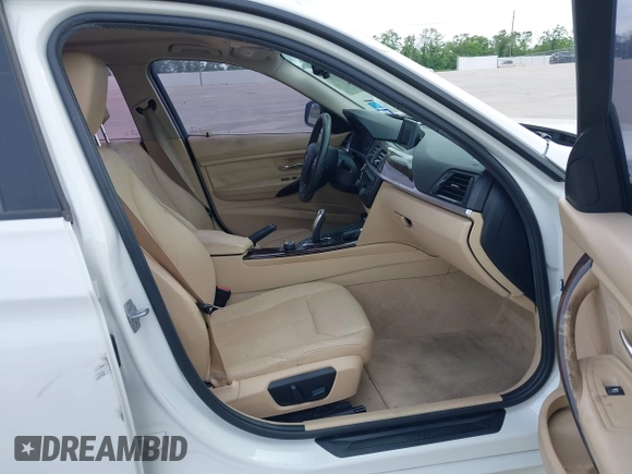 2015 BMW 3 Series 320i с VIN WBA3B1G5XFNT05271, выставлен на аукционе IAAI как лот 42049799 с пробегом 125 437 миль миль и . История ставок и продаж доступна на DreamBid. Изображение 5.
