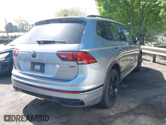 2024 Volkswagen Tiguan SE R-Line Black with VIN 3VV8B7AX3RM108710, listed as a IAAI auction lot 42032777 with 17,337 mi miles and . Bid and sale history available at DreamBid. Image 4.