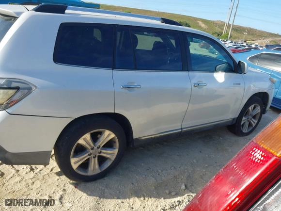 2011 Toyota Highlander Limited with VIN 5TDYK3EHXBS039823, listed as a IAAI auction lot 41731690 with 242,676 mi miles. Bid and sale history available at carsss.com. Image 13.
