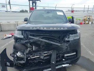 2025 Land Rover Range Rover SE z VIN SALKP9FU1SA280360, wystawiony jako IAAI lot #42067166 z przebiegiem 2 712 mil mil oraz . Historia ofert i sprzedaży dostępna na DreamBid. Obrazek 12.