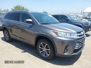 2019 Toyota Highlander SE with VIN 5TDJZRFHXKS712771, listed as a IAAI auction lot 42552956 with 18,317 mi miles and . Bid and sale history available at DreamBid. Image 1.
