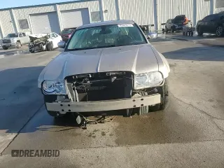 2006 Chrysler 300 C z VIN 2C3LA63H26H408619, wystawiony jako Copart lot #43429815 z przebiegiem 228 355 mil mil oraz Szkoda całkowita • Salvage title. Historia ofert i sprzedaży dostępna na DreamBid. Obrazek 11.