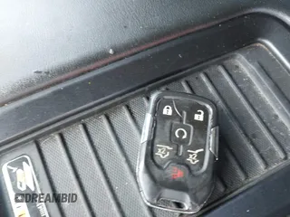 2017 Chevrolet Suburban Premier z VIN 1GNSCJKCXHR204770, wystawiony jako IAAI lot #42262898 z przebiegiem 166 304 mil mil oraz . Historia ofert i sprzedaży dostępna na DreamBid. Obrazek 11.