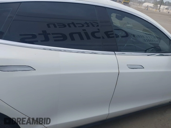 2014 Tesla Model S 60 with VIN 5YJSA1H16EFP32585, listed as a IAAI auction lot 42068925 with 119,561 mi miles and . Bid and sale history available at DreamBid. Image 13.