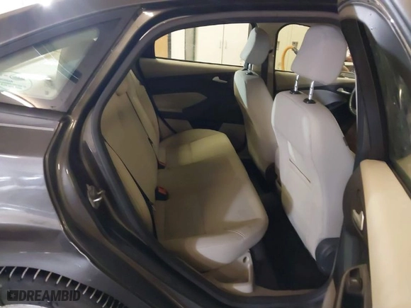 2015 Ford Focus SE with VIN 1FADP3F22FL334793, listed as a IAAI auction lot 41488994 with 58,314 mi miles. Bid and sale history available at carsss.com. Image 8.
