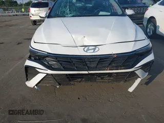 2025 Hyundai Elantra Limited z VIN KMHLP4DG5SU891076, wystawiony jako IAAI lot #42488943 z przebiegiem 9 299 mil mil oraz . Historia ofert i sprzedaży dostępna na DreamBid. Obrazek 6.