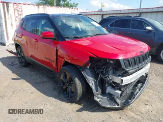 2021 Jeep Compass Latitude z VIN 3C4NJDBB5MT603608, wystawiony jako IAAI lot #40036775 z przebiegiem 61 257 mil mil oraz . Historia ofert i sprzedaży dostępna na DreamBid. Obrazek 1.