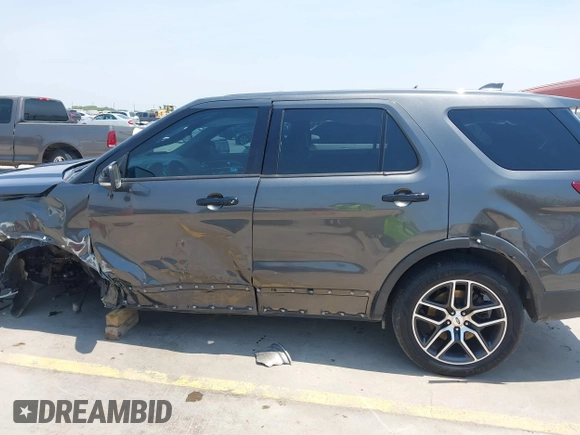 2016 Ford Explorer Sport z VIN 1FM5K8GT1GGD26630, wystawiony jako IAAI lot #42251430 z przebiegiem 139 726 mil mil oraz . Historia ofert i sprzedaży dostępna na DreamBid. Obrazek 15.