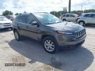 2016 Jeep Cherokee Latitude z VIN 1C4PJMCS1GW367447, wystawiony jako IAAI lot #42367643 z przebiegiem 151 072 mil mil oraz . Historia ofert i sprzedaży dostępna na DreamBid. Obrazek 1.
