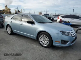 2010 Ford Fusion Hybrid z VIN 3FADP0L32AR211419, wystawiony jako Copart lot #50316755 z przebiegiem 72 651 mil mil oraz Szkoda całkowita • Salvage title. Historia ofert i sprzedaży dostępna na DreamBid. Obrazek 4.