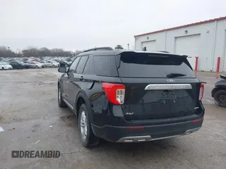 2023 Ford Explorer XLT with VIN 1FMSK8DH4PGB28045, listed as a IAAI auction lot 41723221 with 32,191 mi miles. Bid and sale history available at carsss.com. Image 3.