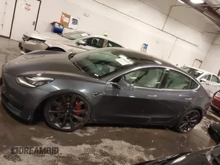 2020 Tesla Model 3 Performance z VIN 5YJ3E1EC3LF641768, wystawiony jako IAAI lot #41542615 z przebiegiem 43 343 mil mil oraz . Historia ofert i sprzedaży dostępna na DreamBid. Obrazek 15.