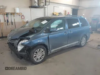 2017 Toyota Sienna XLE Auto Access Seat z VIN 5TDYZ3DC3HS885429, wystawiony jako IAAI lot #41454153 z przebiegiem 131 250 mil mil oraz . Historia ofert i sprzedaży dostępna na DreamBid. Obrazek 18.