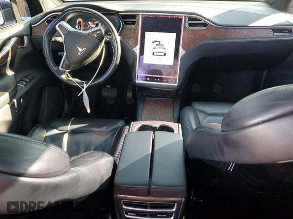 2017 Tesla Model X 90D z VIN 5YJXCAE27HF044791, wystawiony jako Copart lot #46040655 z przebiegiem 149 509 mil mil oraz Szkody całkowita. Historia ofert i sprzedaży dostępna na DreamBid. Obrazek 8.