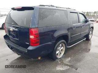 2007 Chevrolet Suburban LT with VIN 1GNFC16067R276582, listed as a IAAI auction lot 41494768 with 300,791 mi miles and . Bid and sale history available at DreamBid. Image 4.