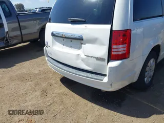 2009 Chrysler Town & Country LX with VIN 2A8HR44E79R549129, listed as a IAAI auction lot 42079369 with 102,805 mi miles. Bid and sale history available at carsss.com. Image 6.