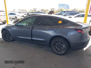 2023 Tesla Model 3 z VIN 5YJ3E1EA5PF639346, wystawiony jako IAAI lot #41896608 z przebiegiem 25 618 mil mil oraz . Historia ofert i sprzedaży dostępna na DreamBid. Obrazek 13.