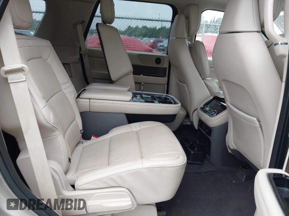 2018 Lincoln Navigator Reserve z VIN 5LMJJ2LT5JEL12492, wystawiony jako IAAI lot #42208861 z przebiegiem 186 337 mil mil oraz . Historia ofert i sprzedaży dostępna na DreamBid. Obrazek 8.