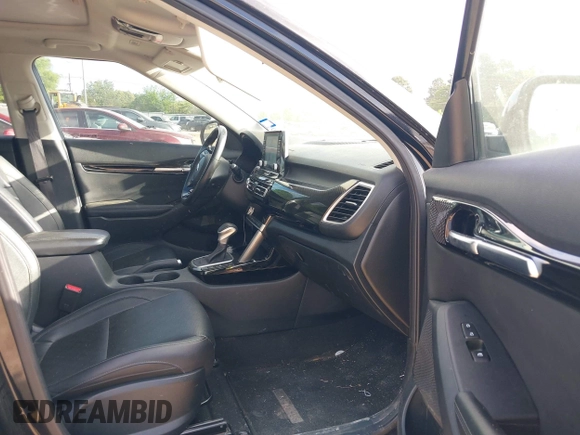 2021 Kia Seltos EX with VIN KNDERCAAXM7228380, listed as a IAAI auction lot 42015912 with 61,612 mi miles. Bid and sale history available at carsss.com. Image 5.