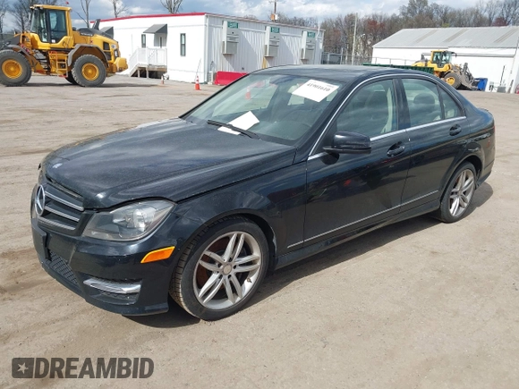 2014 Mercedes-Benz C 300 Sport z VIN WDDGF8AB6ER324705, wystawiony jako IAAI lot #41901610 z przebiegiem 83 748 mil mil oraz . Historia ofert i sprzedaży dostępna na DreamBid. Obrazek 17.