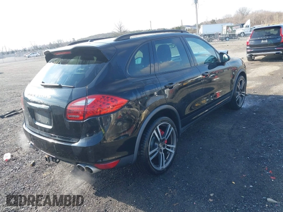 2012 Porsche Cayenne Turbo z VIN WP1AC2A23CLA84310, wystawiony jako IAAI lot #41530314 z przebiegiem 103 859 mil mil oraz . Historia ofert i sprzedaży dostępna na DreamBid. Obrazek 4.