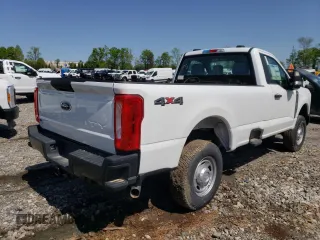 2023 Ford F-250 XL z VIN 1FTBF2BAXPED63301, wystawiony jako Copart lot #52189845 z przebiegiem Nie podano mil oraz Szkody całkowita. Historia ofert i sprzedaży dostępna na DreamBid. Obrazek 6.