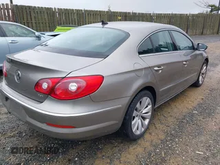 2012 Volkswagen CC R-Line z VIN WVWMP7AN2CE503052, wystawiony jako IAAI lot #42521596 z przebiegiem 136 930 mil mil oraz . Historia ofert i sprzedaży dostępna na DreamBid. Obrazek 4.