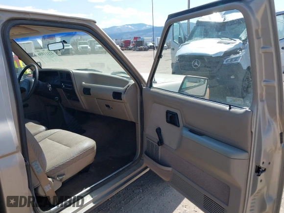 1990 Ford Ranger with VIN 1FTCR10T5LPB09214, listed as a IAAI auction lot 42111036 with 61,289 mi miles and . Bid and sale history available at DreamBid. Image 5.