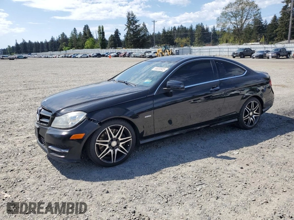 2015 Mercedes-Benz C 250 z VIN WDDGJ4HB7FG376564, wystawiony jako Copart lot #55530935 z przebiegiem 145 687 mil mil oraz Czysty tytuł • Clean title. Historia ofert i sprzedaży dostępna na DreamBid. Obrazek 1.