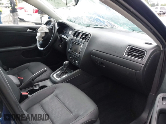 2012 Volkswagen Jetta SE with VIN 3VWDX7AJ0CM468578, listed as a IAAI auction lot 42306213 with Not provided miles and . Bid and sale history available at DreamBid. Image 5.