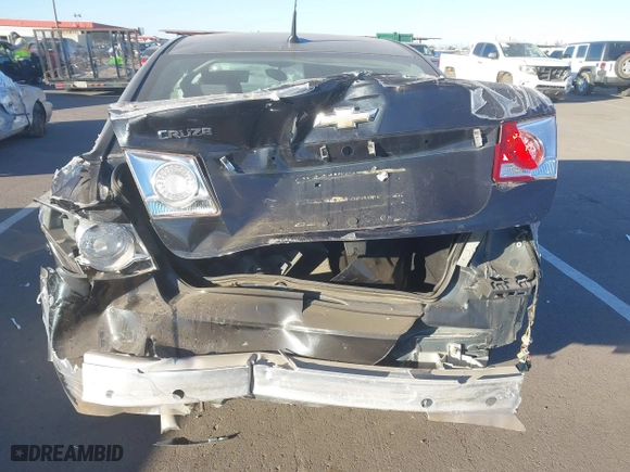 2013 Chevrolet Cruze LS with VIN 1G1PA5SHXD7258074, listed as a IAAI auction lot 40629164 with 201,866 mi miles. Bid and sale history available at carsss.com. Image 6.