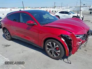 2021 Ford Mustang Mach-E Premium z VIN 3FMTK3SU2MMA07068, wystawiony jako IAAI lot #42300034 z przebiegiem 41 591 mil mil oraz . Historia ofert i sprzedaży dostępna na DreamBid. Obrazek 1.