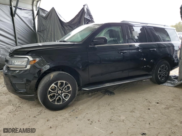 2023 Ford Expedition Max XLT with VIN 1FMJK1H86PEA03976, listed as a Copart auction lot 39327144 with 17,701 mi miles and Clean Title. Bid and sale history available at carsss.com. Image 1.