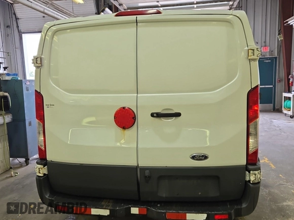 2016 Ford Transit Cargo z VIN 1FTYE1YM9GKB19505, wystawiony jako IAAI lot #42774251 z przebiegiem 252 184 mil mil oraz . Historia ofert i sprzedaży dostępna na DreamBid. Obrazek 3.